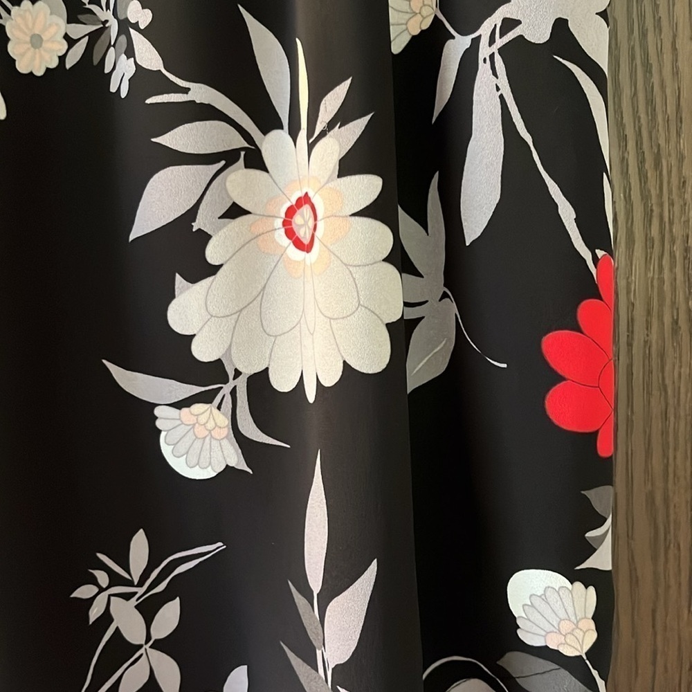 Loft black with floral pattern skirt. Size Large - Picture 5 of 10